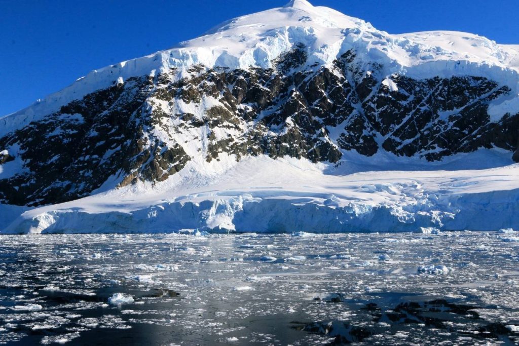 La investigación se realizó en uno de los arroyos de agua dulce que circulan durante los meses de verano en la Península de Byers (Isla Livingston, Antártida). / Pixabay