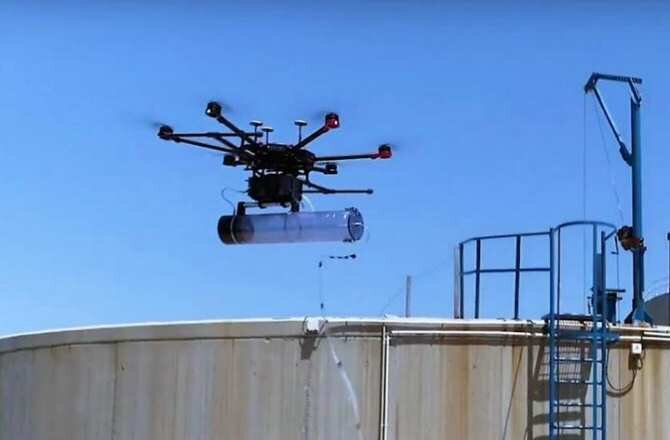 &nbsp;Dron olfativo con muestreador controlado remotamente para la calibración y validación del sistema. (Foto: SNIFFDRONE, ATTRACT initiative (GA 777222, Horizon 2020))