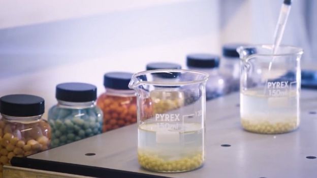 Bolitas de polÃmeros en un laboratorio.