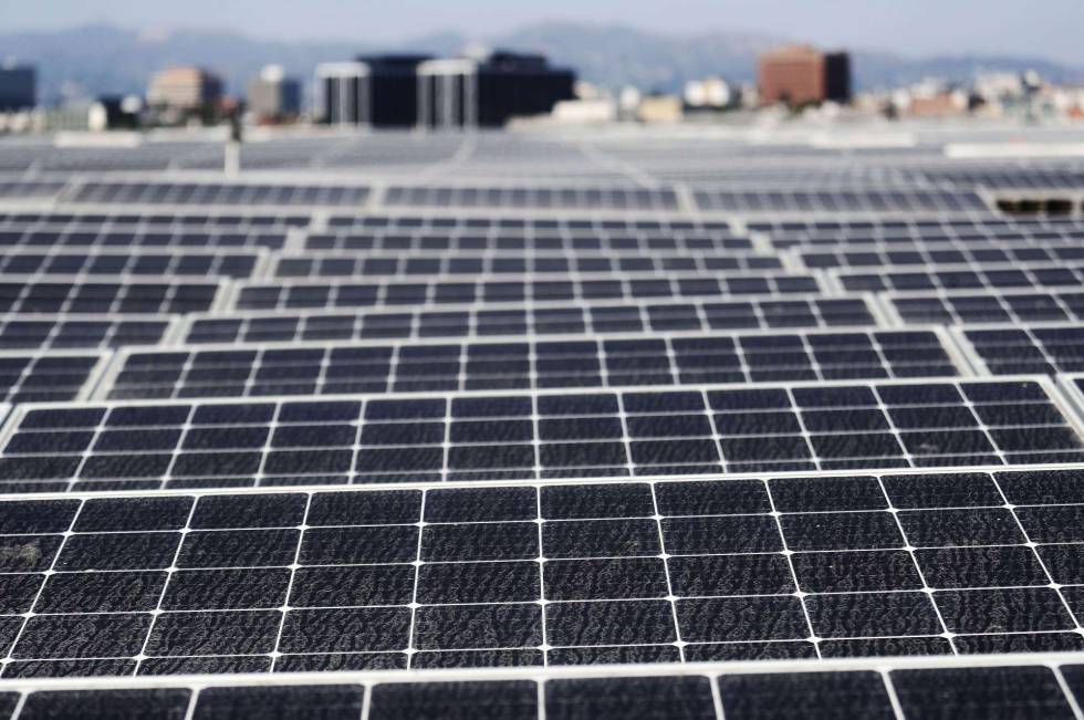 Paneles solares en el tejado del Centro de Convenciones de Los Ãngeles.