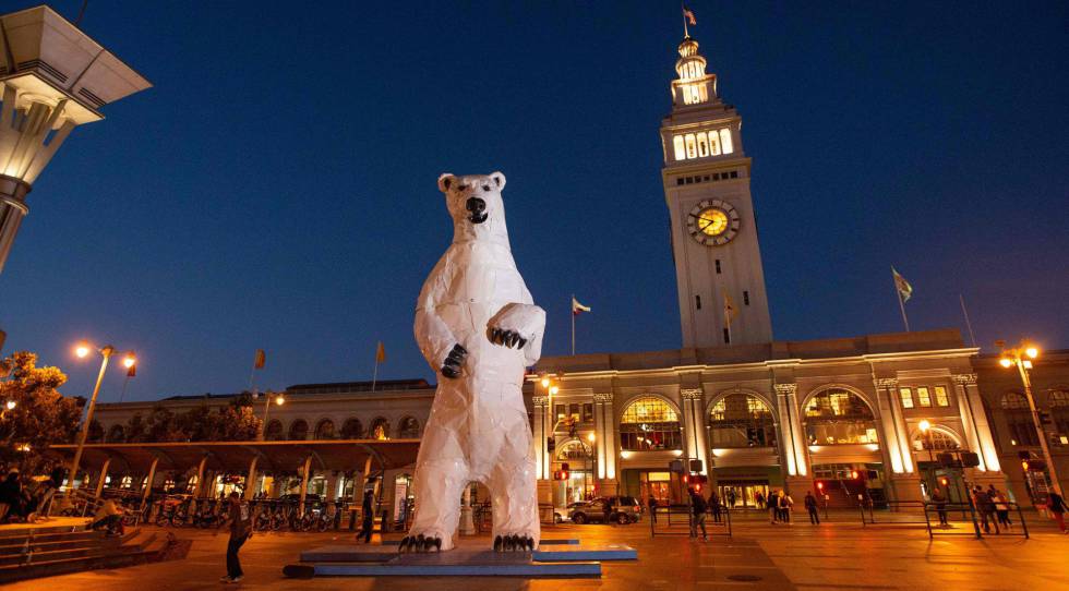 La escultura de un oso polar frente al Ferry Building de San Francisco ha sido uno de los sÃmbolos de la Cumbre de Acción Global del Clima.