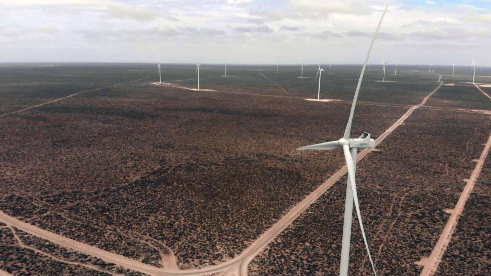 Parque eólico construido por la empresa Genneia en Puerto Madryn, en la patagonia argentina.
