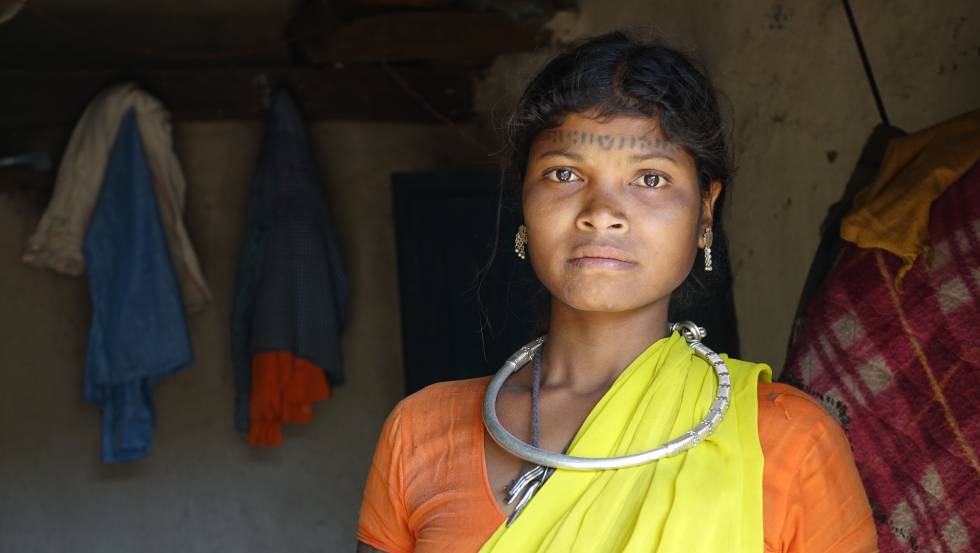 Mujer de la etnia baiga desalojada de su tierra en el estado de Kanha. DespuÃ©s de la expulsiÃ³n, su familia y ella no pudieron encontrar buenas tierras y ahora viven en una situaciÃ³n miserable, segÃºn la organizaciÃ³n de defensa de los indÃ­genas Survival International.