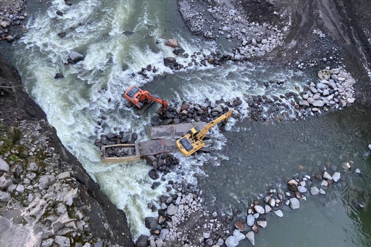 Vista aérea de las obras de contención a cargo de la Corporación Eléctrica del Ecuador, Celec, en el sector de San Luis, a 10,5 kilómetros de la central de captación Coca-Codo-Sinclair. Foto: Cortesía Celec.