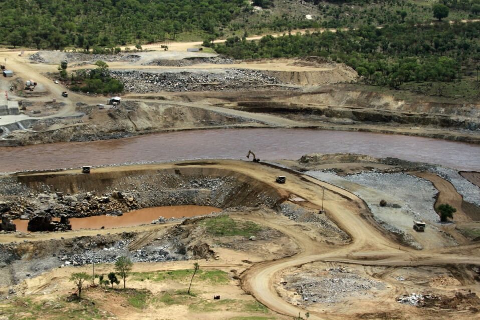 El lugar donde Etiopía planea construir una represa sobre el río Nilo, cerca de Assosa en la región Benishangul-Gumuz de Etiopía cerca de Sudán, a unos 800 kilómetros (500 millas) de la capital Adis Abeba. Foto tomada el 28 de junio del 2013. (AP Ph…
