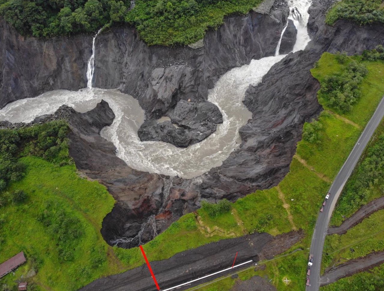 El oleoducto SOTE paralizó operaciones temporalmente el 3 de junio de 2020 por avance de la erosión lateral en el río Coca. Foto: Petroecuador.