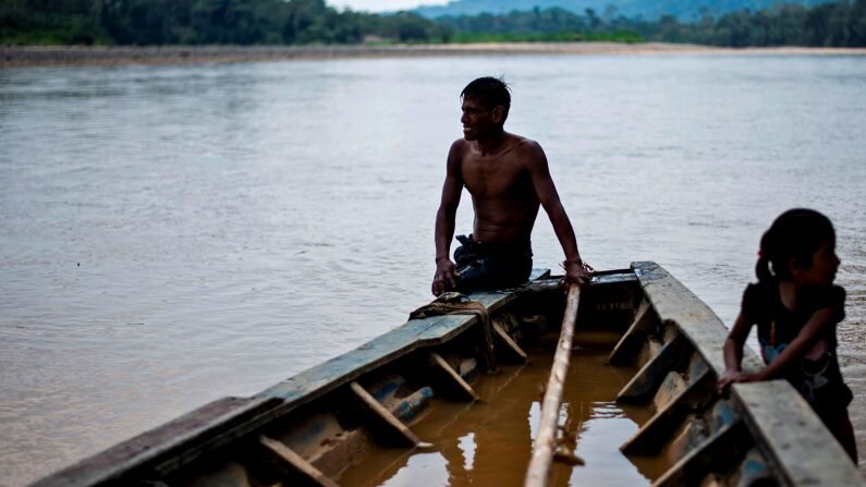 Imagen ilustrativa de pobladores de la rivera del río amazonas en Perú. (ERNESTO BENAVIDES/AFP/Getty Images)