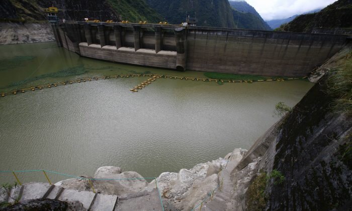 Vista de la represa de Paute, en Penas Coloradas, Ecuador, el 10 de noviembre de 2009 (PABLO COZZAGLIO/AFP/GettyImages)