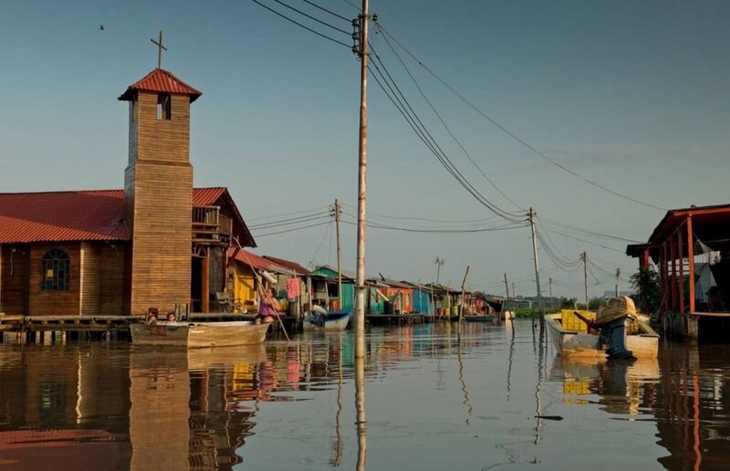 La sedimentación natural ha hecho de Congo Mirador un pueblo cada vez más fantasma. FUENTE DE LA IMAGEN,JOHN MÁRQUEZ
