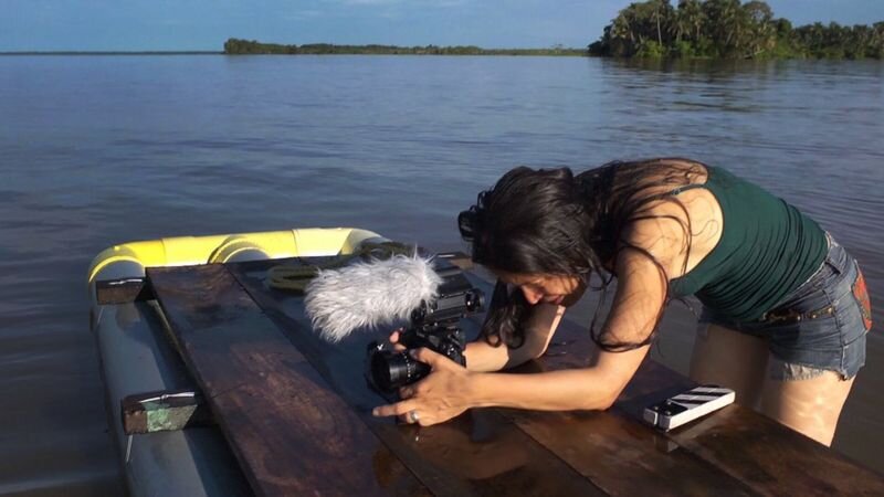 Anabel Rodríguez Ríos hizo en 2012 un cortometraje sobre Congo Mirador, "El barril", inspirada en unos niños que vio jugando con barriles de petróleo en el lago. FUENTE DE LA IMAGEN,CORTESÍA ÉRASE UNA VEZ EN VENEZUELA, CONGO MIRADOR