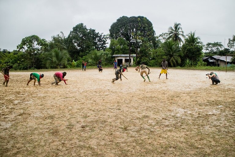 ELN fighters practice their morning drills on a football pitch in the town of Noanamá, Chocó. Photo by Maximo Anderson/Mongabay.