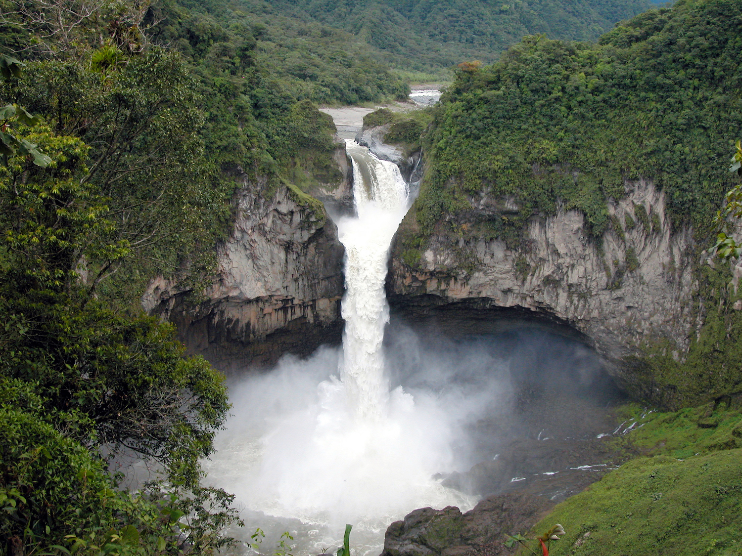 Cómo la cascada más alta de Ecuador desapareció repentinamente el ...