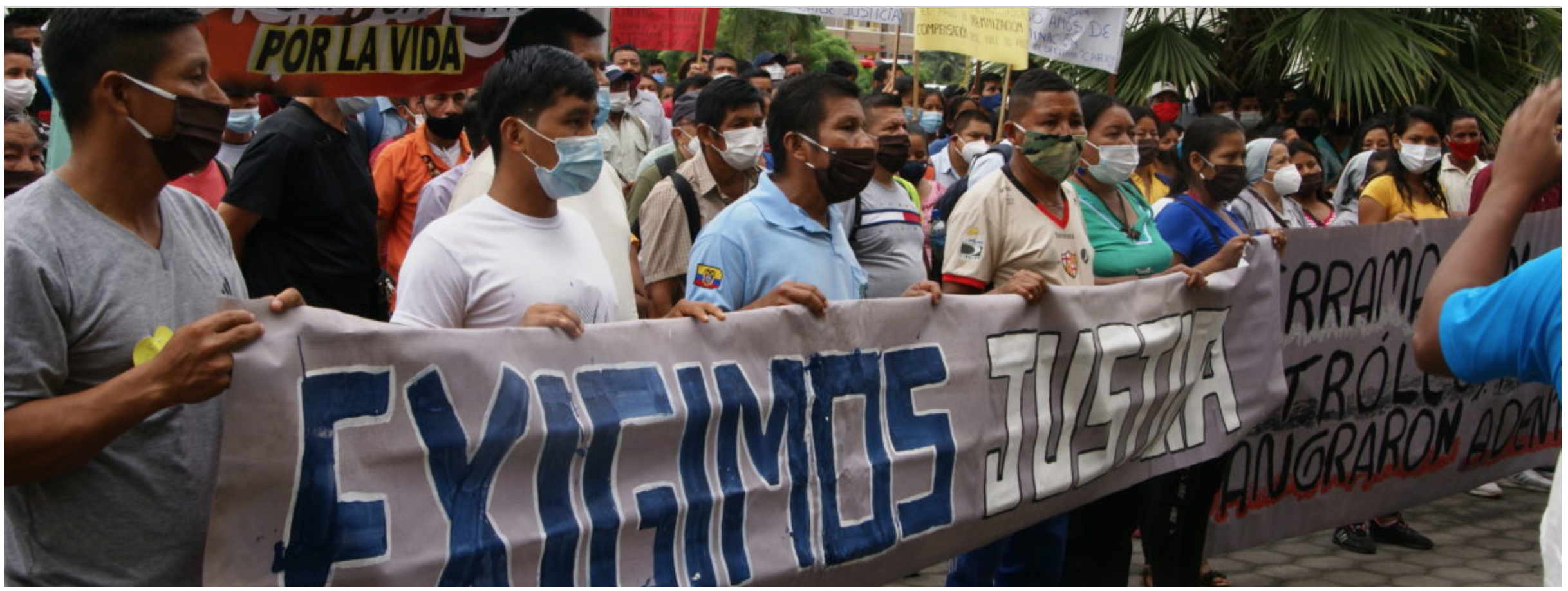 Los indígenas kichwa protestaron el 7 de abril de 2021 porque ha pasado un año desde el derrrame de más de 15000 galones de petróleo y aseguran que no se ha reparado adecuadamente el daño ambiental y social. Foto: Diego Cazar Baquero.