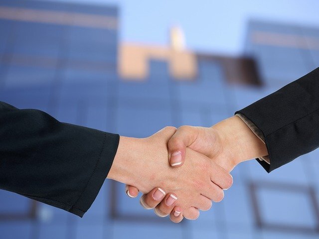 handshake-3298455_640.jpg